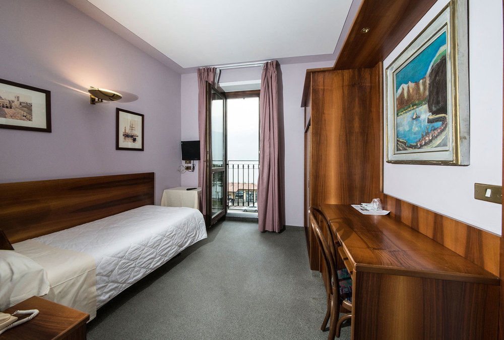 Albergo Moderno Lovere Exterior photo