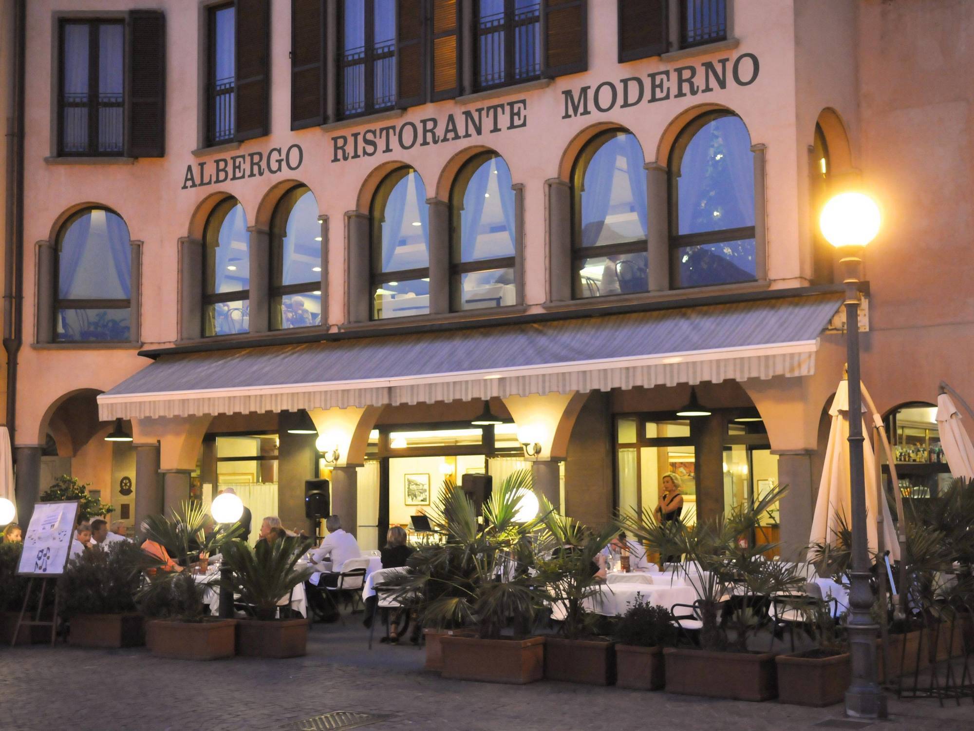 Albergo Moderno Lovere Exterior photo