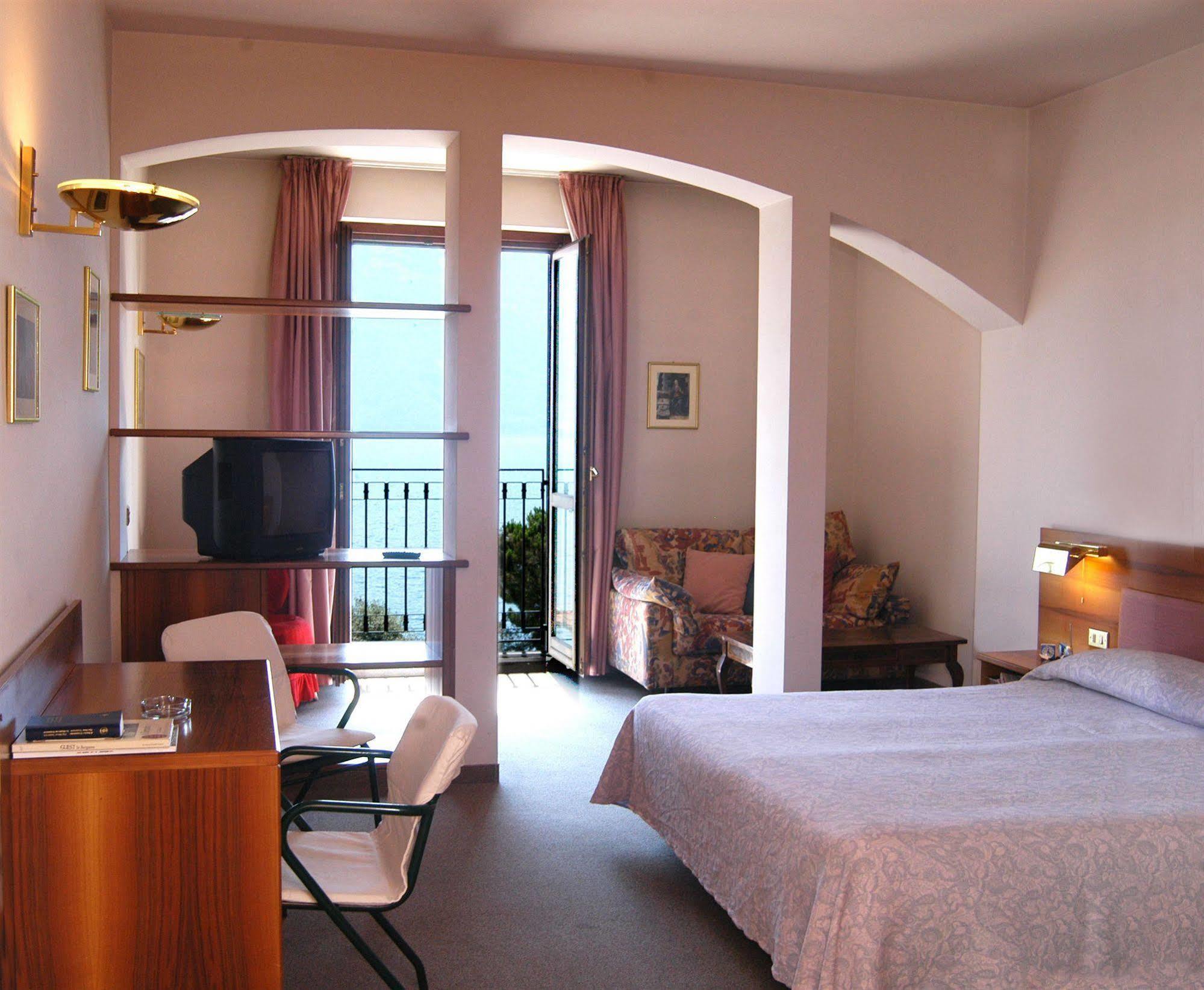 Albergo Moderno Lovere Exterior photo