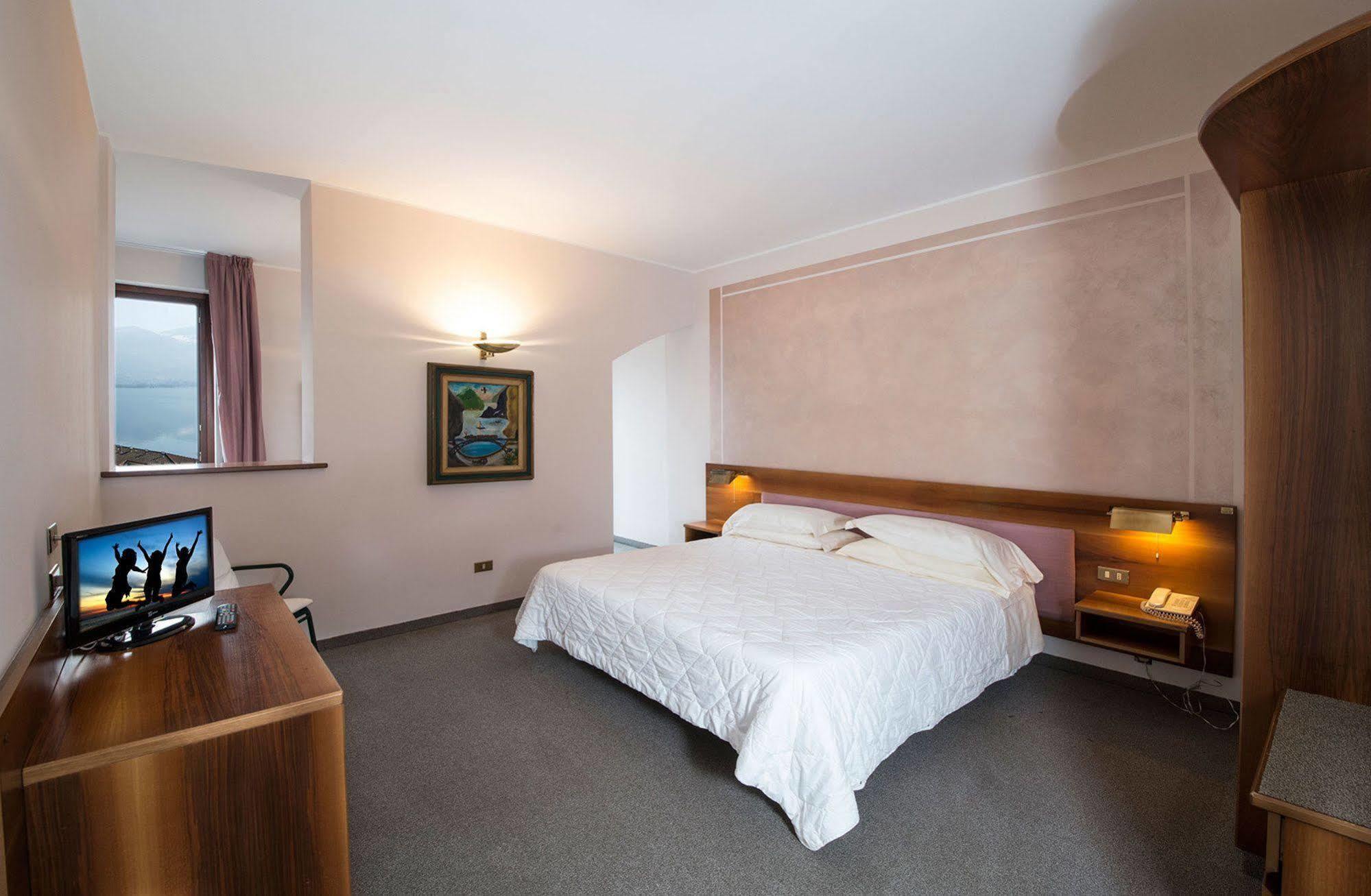 Albergo Moderno Lovere Exterior photo